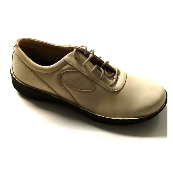 Drew mens Beige dressing shoes Size 10.5